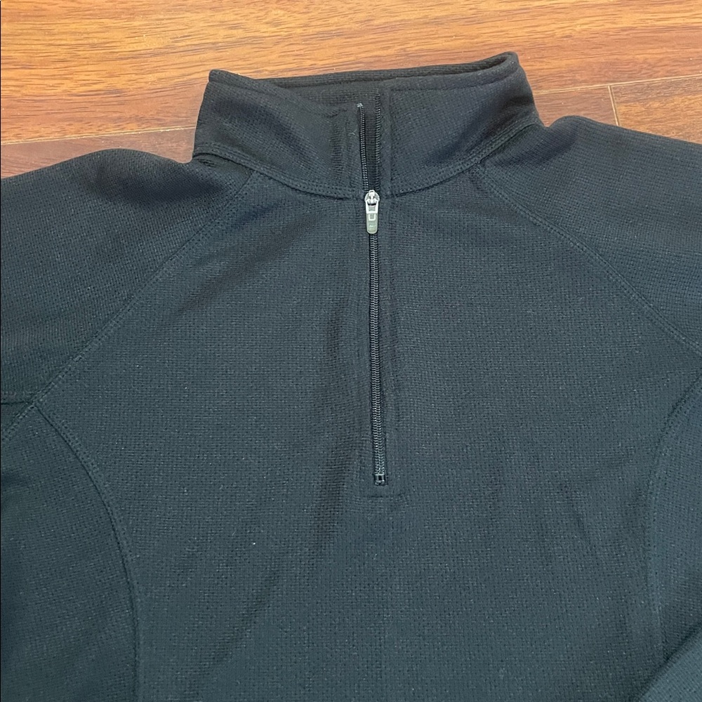 L.L. Bean Women's Black 1/4 Zip Pullover with thumbholes! Size Small, Like new! - Picture 2 of 5